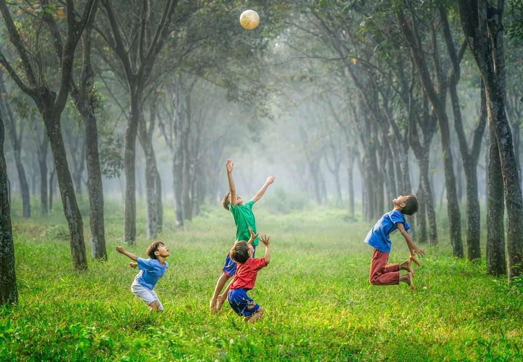 bambini che giocano