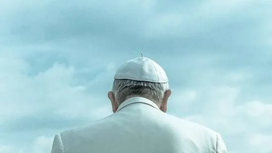 il Papa di spalle