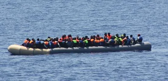 migranti barcone