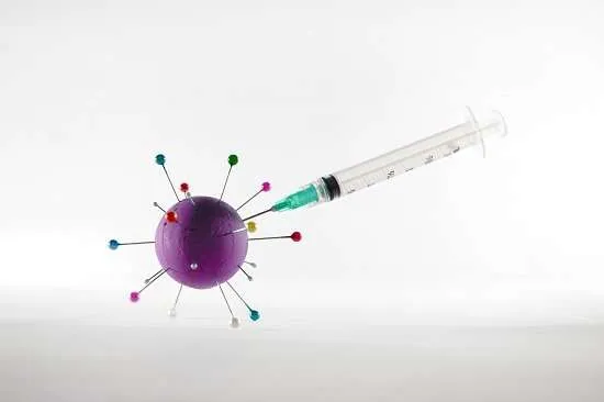 vaccinazione siringa virus