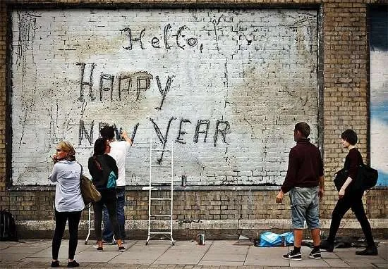 happy new year scritta su muro