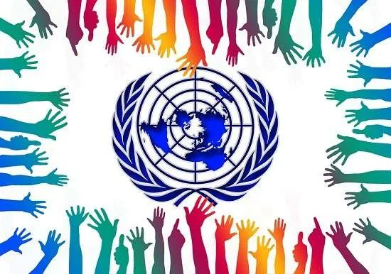 onu simbolo circondato da mani