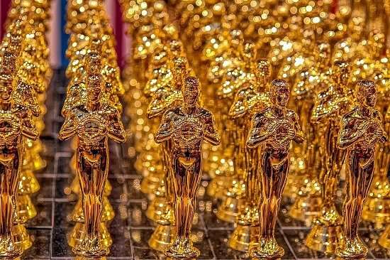 oscar statuette