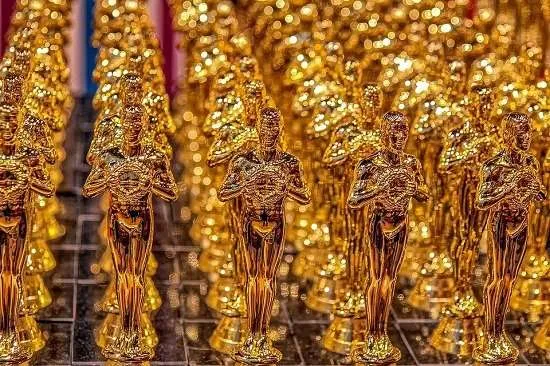 oscar statuette