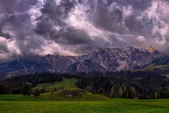 fulmine in montagna
