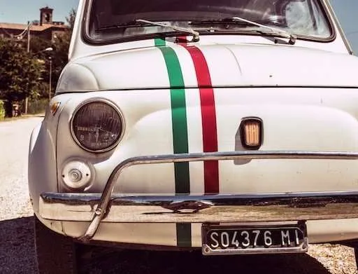 500 con bandiera italiana