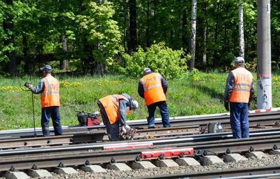 ferrovia in riparazione