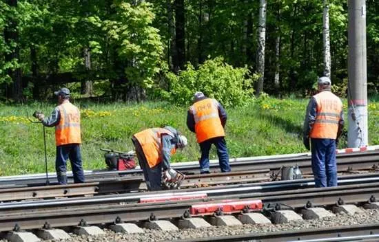 ferrovia in riparazione